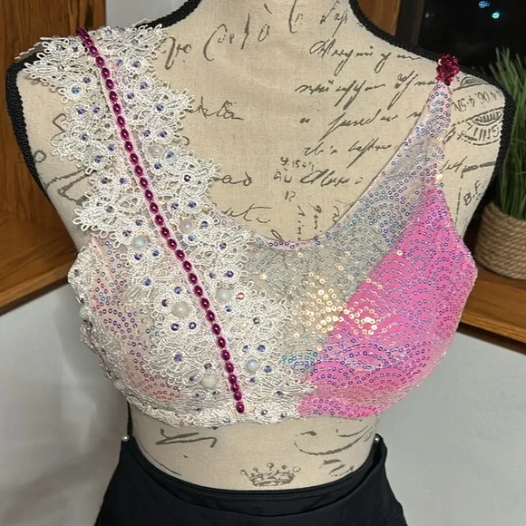 So Pink & White Bra Top with Embellishments & Balera Cropped Leggings Costume - Picture 4 of 17